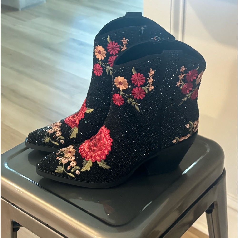 Short INC Rhinestoned boots